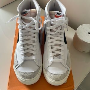 Nike Women’s Blazer Mid ‘77 Shoes